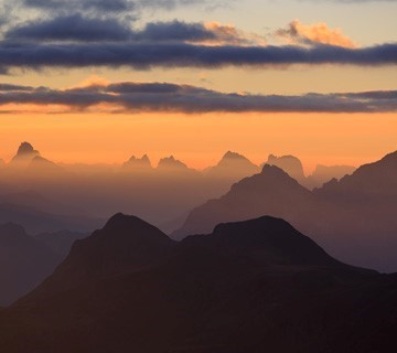 Dolomites: When the Night Ends